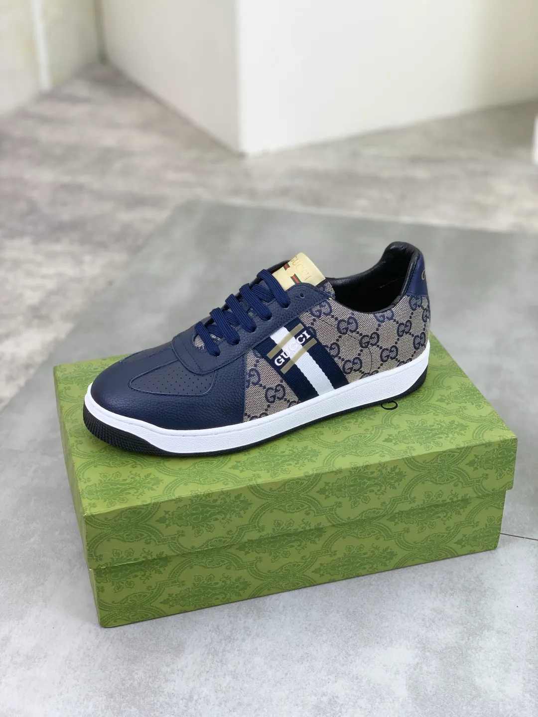 Men's shoes 💰P400💰【New model】 🆘 The latest model from Gucci official website 🎁 Classic casual and fashionable men's shoes 👟 Hot model 💥 Simple and elegant style, exclusive for trendy men. Unique latest brand elements from the official website 👑 Original Gucci decoration, fashionable and generous, made of original soft calfskin fabric ➕ Comfortable soft pigskin lining ✅Wear-resistant rubber outsole designated on the official website_Full of elasticity, the classic model taken at the counter 🎬Color: 4️⃣colors available😍Number of codes: 38-44 (45 46 customized)